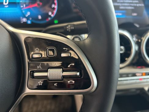 Used 2020 Mercedes-Benz GLB 250 GLB 250 image 25