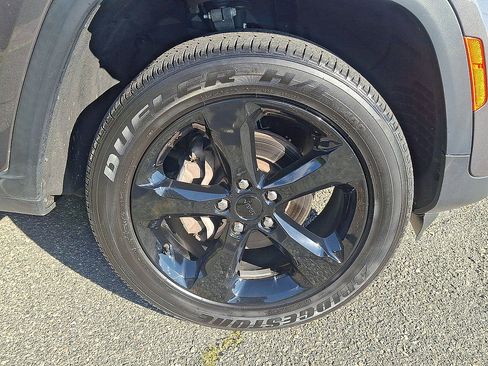 Certified 2023 Jeep Grand Cherokee Altitude AWD/4WD image 33