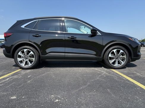 Used 2024 Ford Escape Platinum image 39