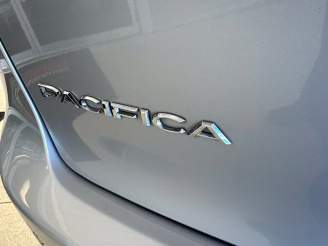 Used 2023 Chrysler Pacifica Touring-L FWD image 37