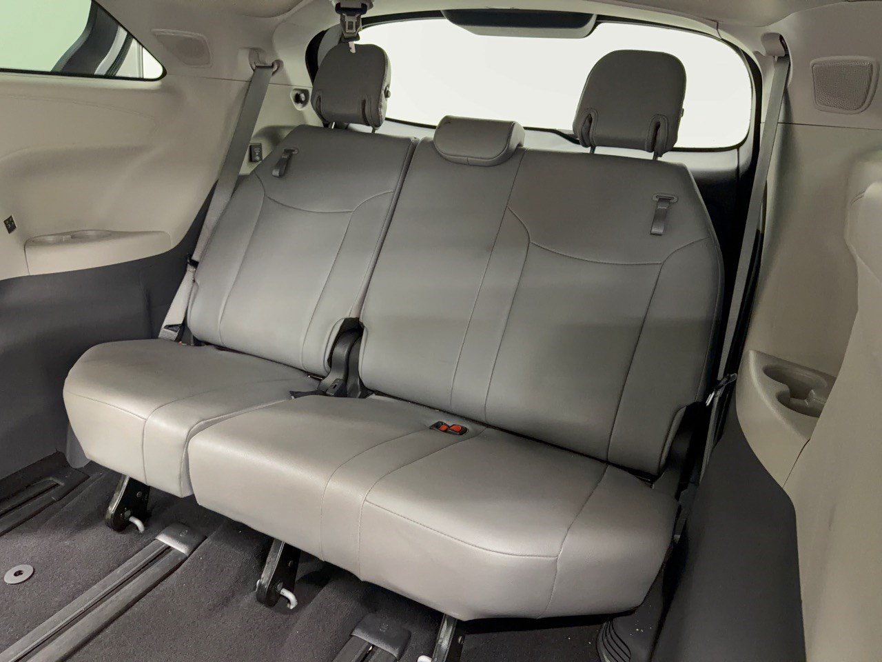 Used 2023 Toyota Sienna XLE w/ XLE Plus Package AWD/4WD image 31