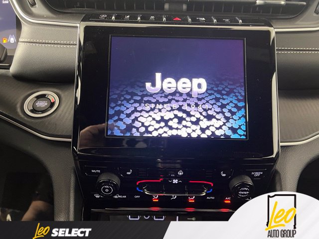 Used 2023 Jeep Grand Cherokee Altitude RWD image 10