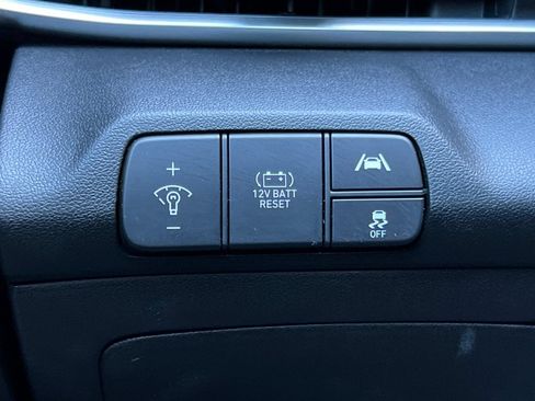 Used 2023 Hyundai Elantra Limited FWD image 41
