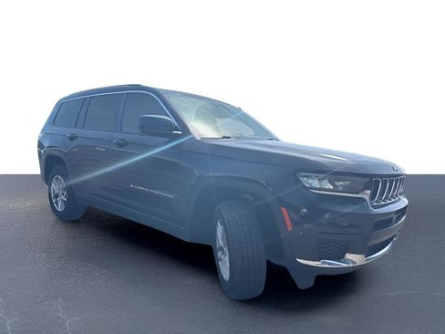 Used 2024 Jeep Grand Cherokee L Laredo image 3