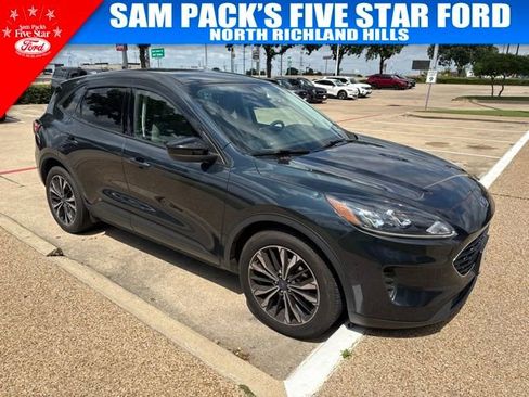 Used 2022 Ford Escape SE w/ SE Sport Appearance Package FWD image 2