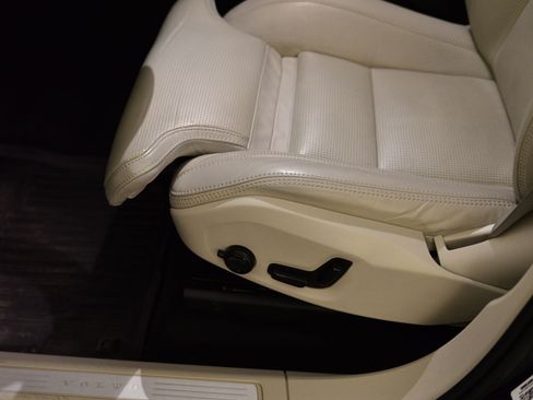 Used 2023 Volvo XC60 B5 Ultimate w/ Climate Package image 25