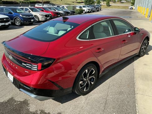 Used 2024 Hyundai Sonata SEL AWD/4WD image 12