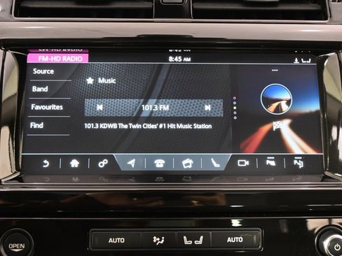 Used 2017 Land Rover Discovery HSE image 28