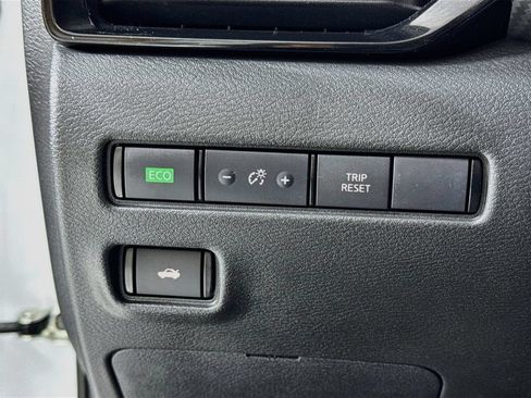 Used 2024 Nissan Sentra SV FWD image 14