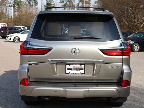 Used 2021 Lexus LX 570 4WD w/ 3rd Row & Luxury Pkg image 22