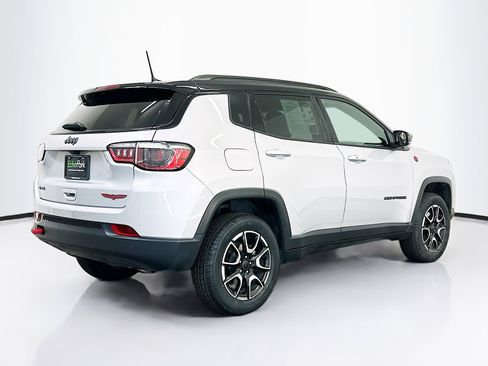 Used 2025 Jeep Compass Trailhawk AWD/4WD image 9