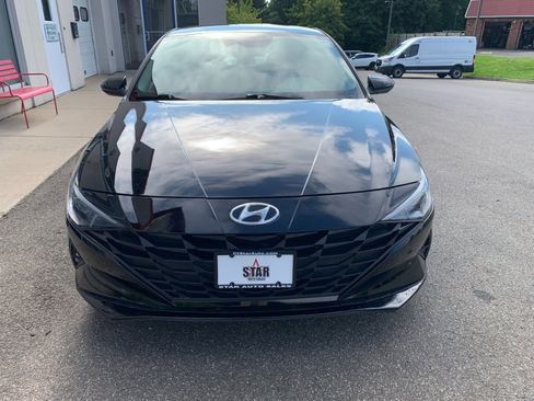 Used 2023 Hyundai Elantra SEL FWD image 2