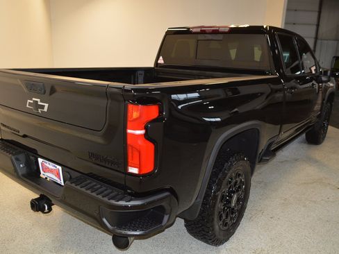 Used 2024 Chevrolet Silverado 2500 High Country w/ Midnight Edition image 3