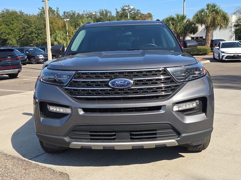 Used 2022 Ford Explorer XLT w/ Equipment Group 202A image 3