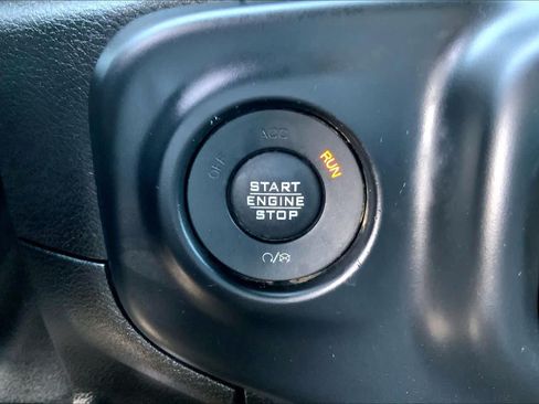 Used 2018 Jeep Wrangler Unlimited Sahara w/ Quick Order Package 24M Moab AWD/4WD image 30