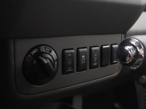 Used 2017 Nissan Frontier SV w/ SV Value Truck Package AWD/4WD image 28