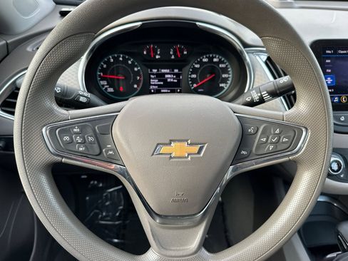 Used 2021 Chevrolet Malibu LT image 24