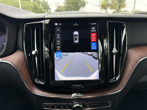 Certified 2023 Volvo XC60 B5 Plus w/ Protection Package Premier AWD/4WD image 25