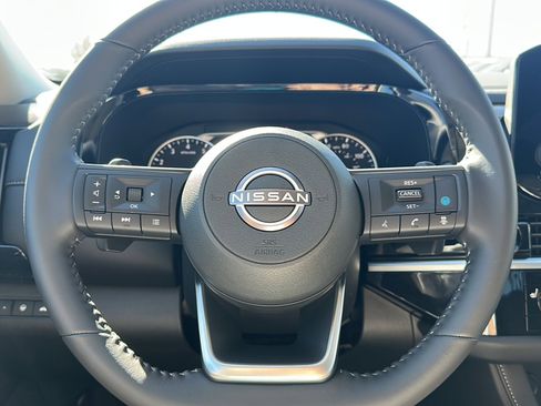 New 2025 Nissan Pathfinder SV w/ SV Premium Package image 18