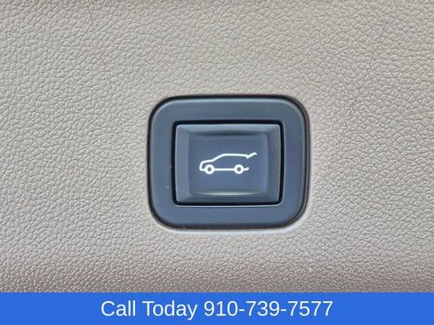 Used 2023 GMC Yukon XL Denali AWD/4WD image 37