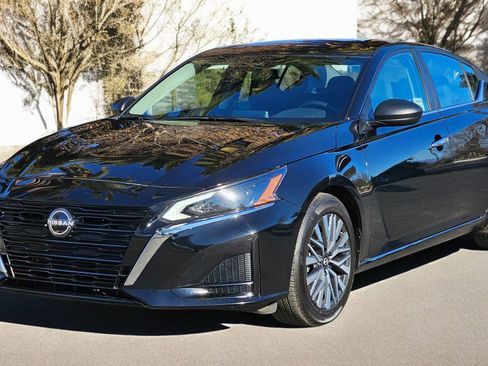 Used 2024 Nissan Altima 2.5 SV image 5