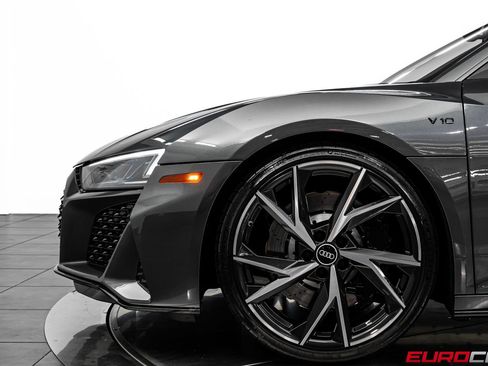 Used 2021 Audi R8 V10 w/ Premium Package RWD image 14