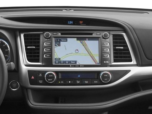 Used 2017 Toyota Highlander XLE w/ Carpet Mat Package image 11