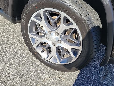 Used 2022 Jeep Grand Cherokee Limited w/ Tech Group image 4