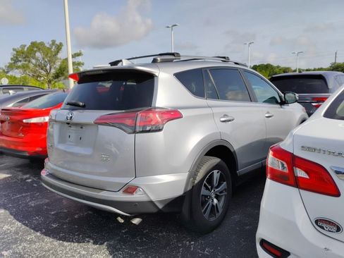 Used 2017 Toyota RAV4 XLE AWD/4WD image 3