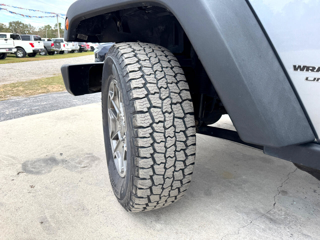 Used 2018 Jeep Wrangler Unlimited Rubicon w/ Connectivity Group AWD/4WD image 32