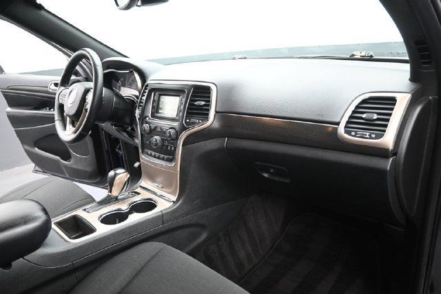 Used 2017 Jeep Grand Cherokee Laredo w/ Quick Order Package 23E AWD/4WD image 10