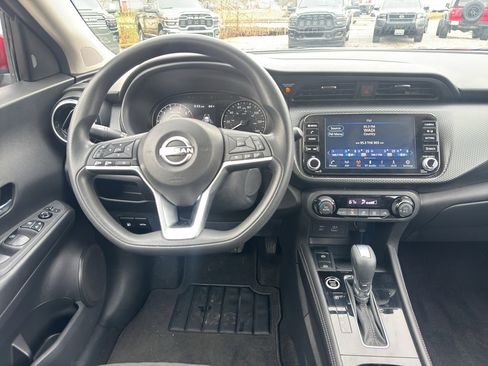 Used 2022 Nissan Kicks SV image 12