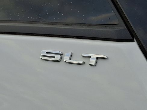 Certified 2022 GMC Terrain SLT image 31