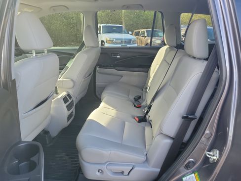 Used 2019 Honda Pilot Touring image 13