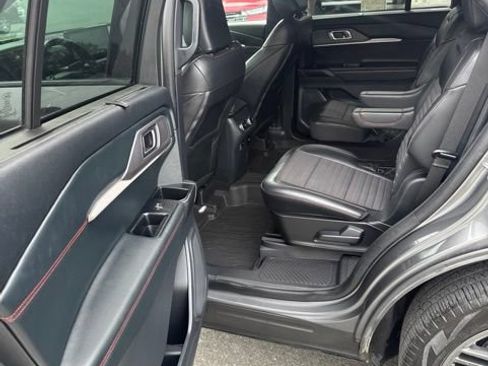 Certified 2025 Ford Explorer ST-Line w/ Premium Package AWD/4WD image 19