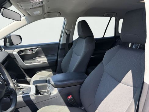 Used 2025 Toyota RAV4 XLE AWD/4WD image 8