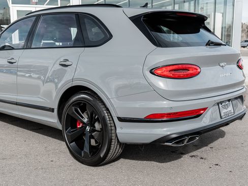 Used 2022 Bentley Bentayga image 9