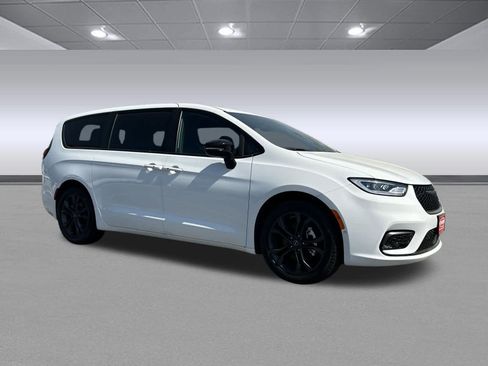 New 2026 Chrysler Pacifica Select image 7