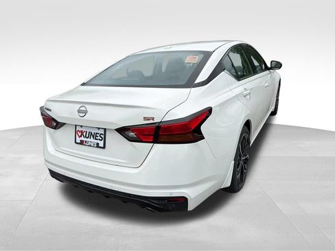 Used 2025 Nissan Altima 2.5 SR FWD image 9