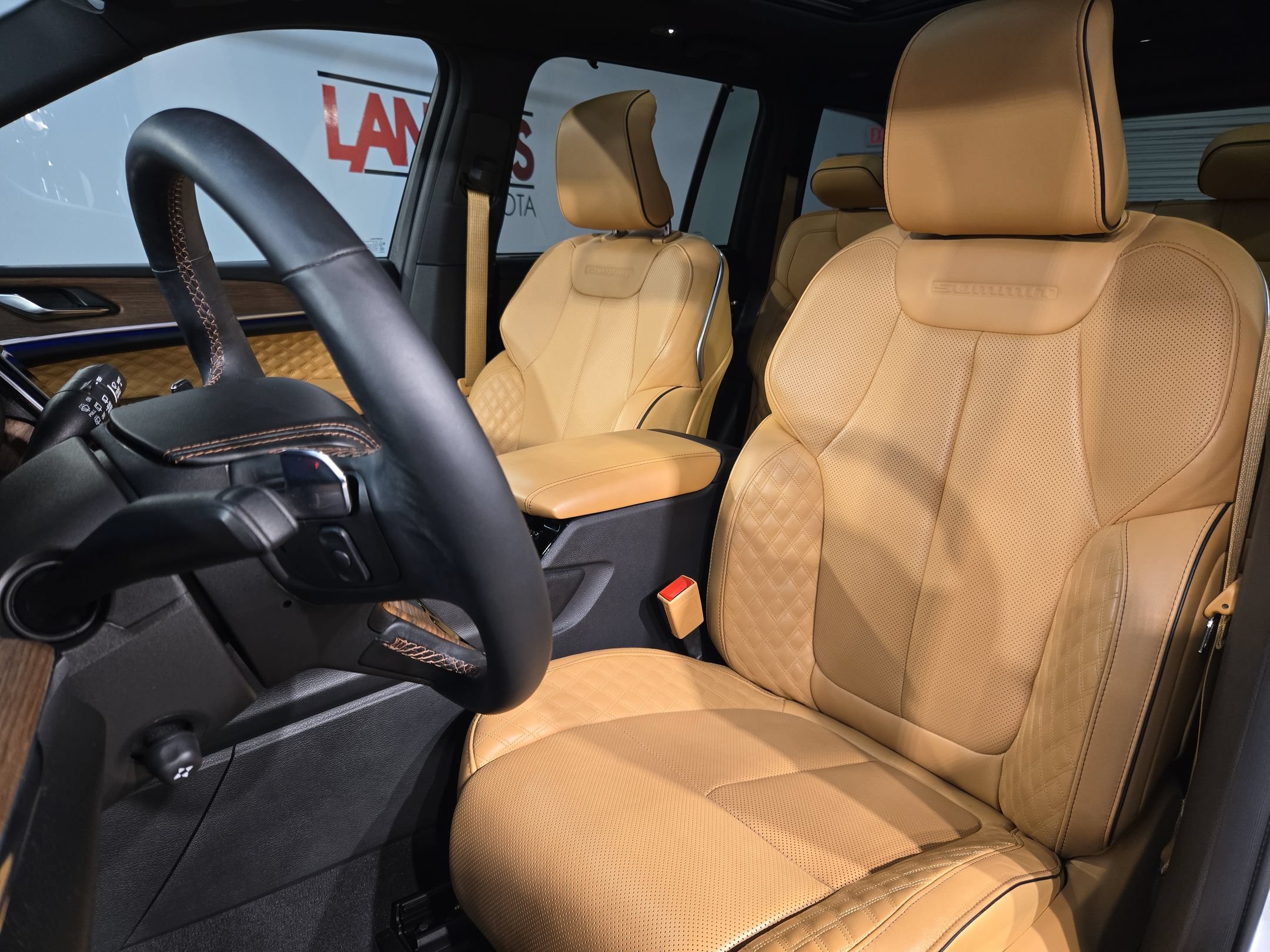 Used 2024 Jeep Grand Cherokee Summit w/ Luxury Tech Group V AWD/4WD image 24