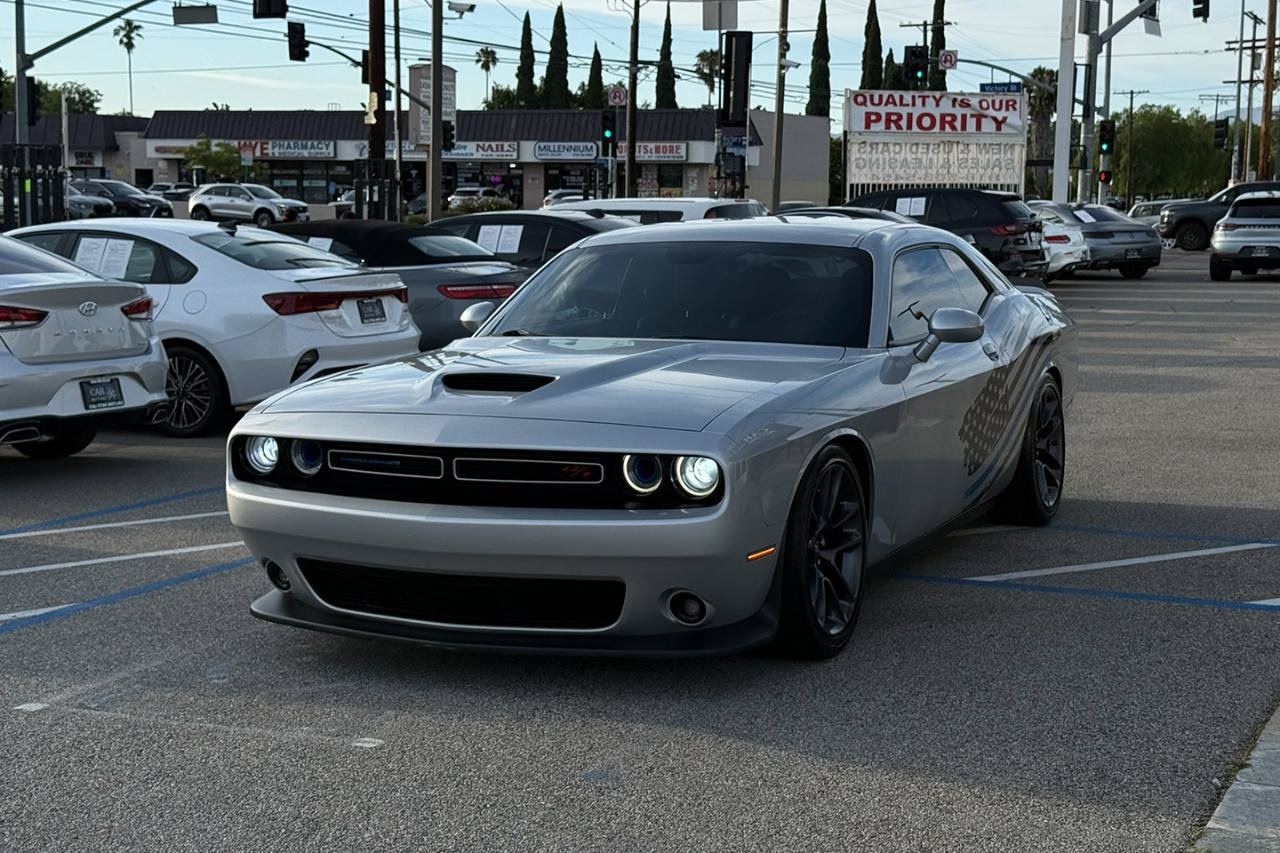 Used 2022 Dodge Challenger R/T RWD image 2