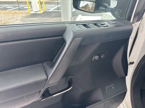 Used 2014 Nissan Titan SL w/ SL Moonroof Package image 13