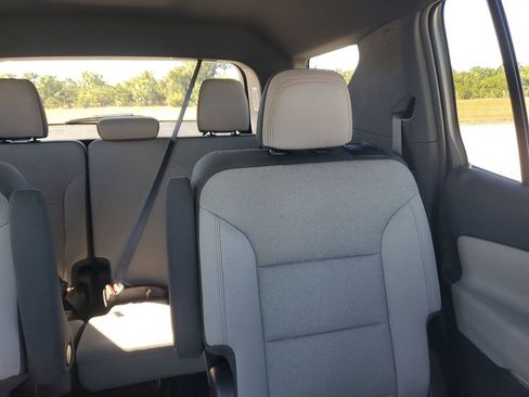 Used 2025 Chevrolet Traverse LT image 14