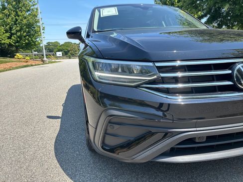 Used 2024 Volkswagen Tiguan SE AWD/4WD image 28