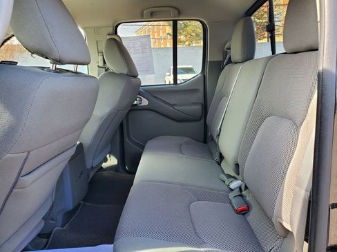 Used 2020 Nissan Frontier SV w/ Midnight Edition Floor Mats image 11