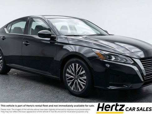 Used 2025 Nissan Altima 2.5 SV FWD image 1