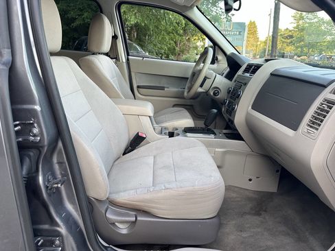 Used 2011 Ford Escape XLT image 9