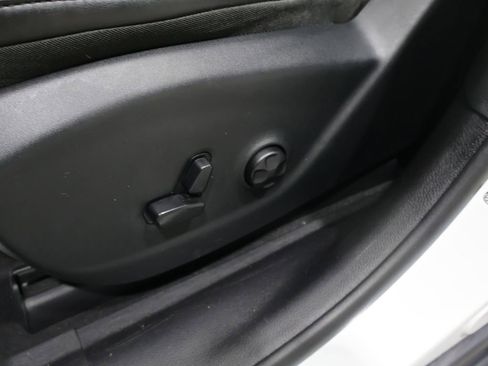 Certified 2019 Jeep Cherokee Latitude Plus w/ Cold Weather Group image 11