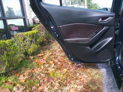 Used 2018 MAZDA MAZDA3 Touring image 24