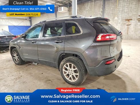 Used 2017 Jeep Cherokee Latitude AWD/4WD image 3